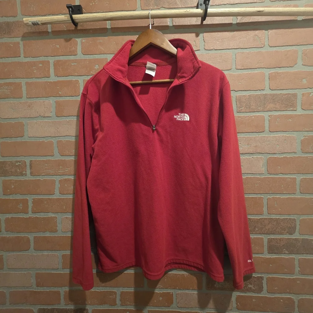 The North Face Mens  Red Fleece Pullover Medium.    ‎        Sku 98